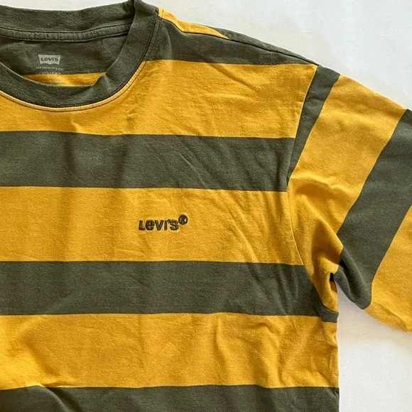 Levi’s Short Sleeve Striped Shirt - Large - Picture 2 of 5